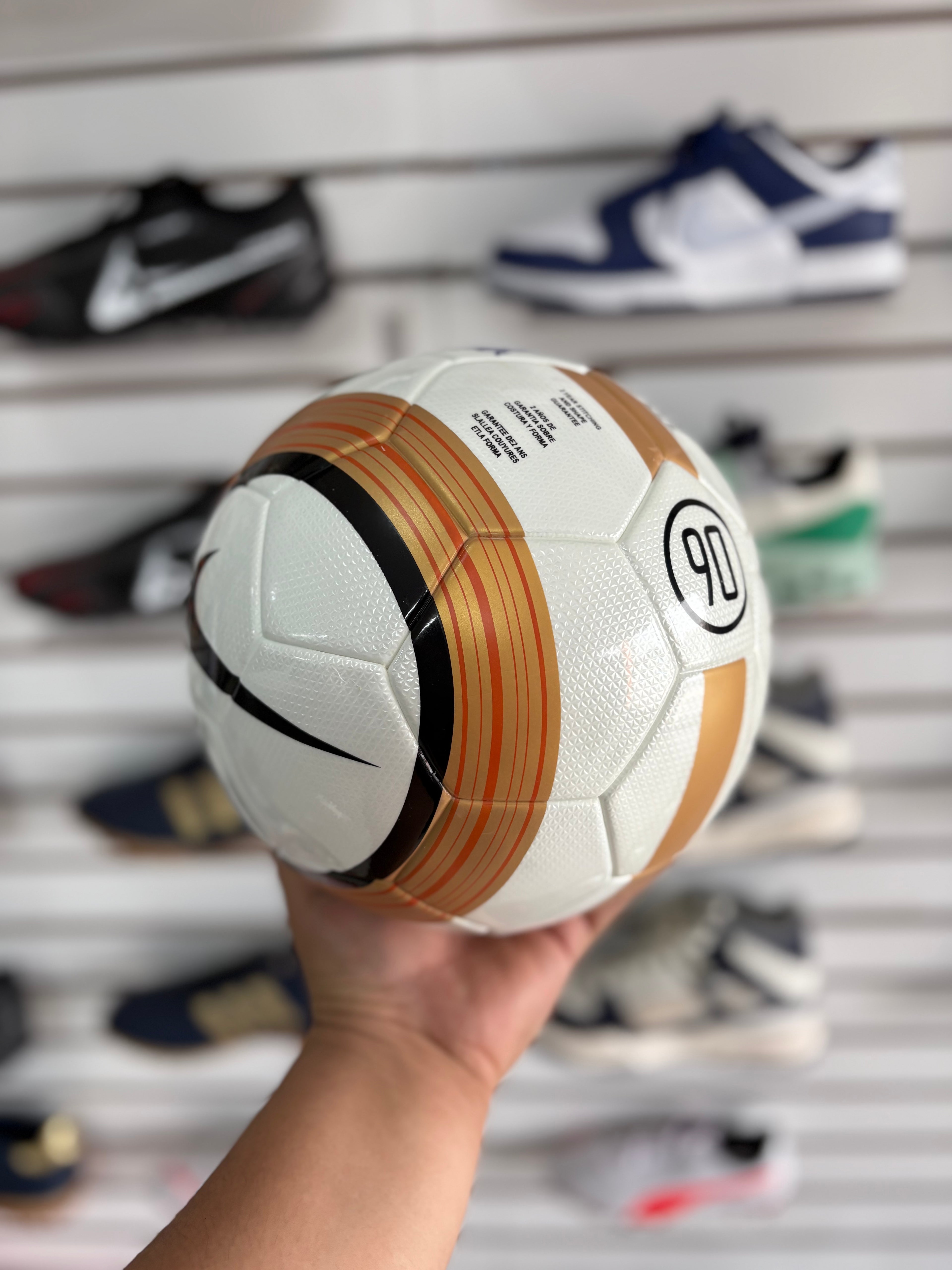 NIKE T90 TOTAL Dorado AEROW PREMIER LEAGUE SWIFT 2005-06
