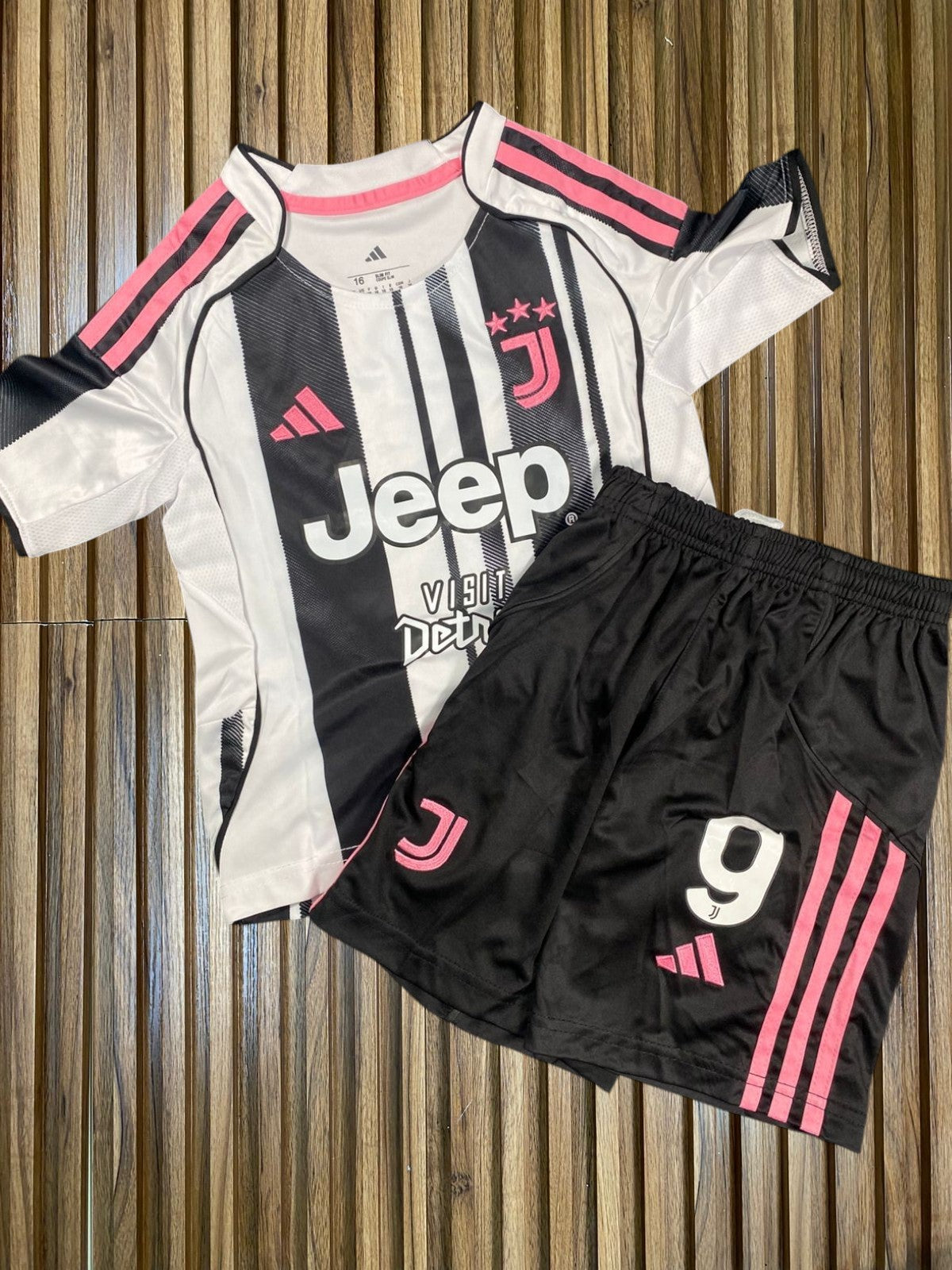 Jersey Juventus Local VLAHOVIC 25-26