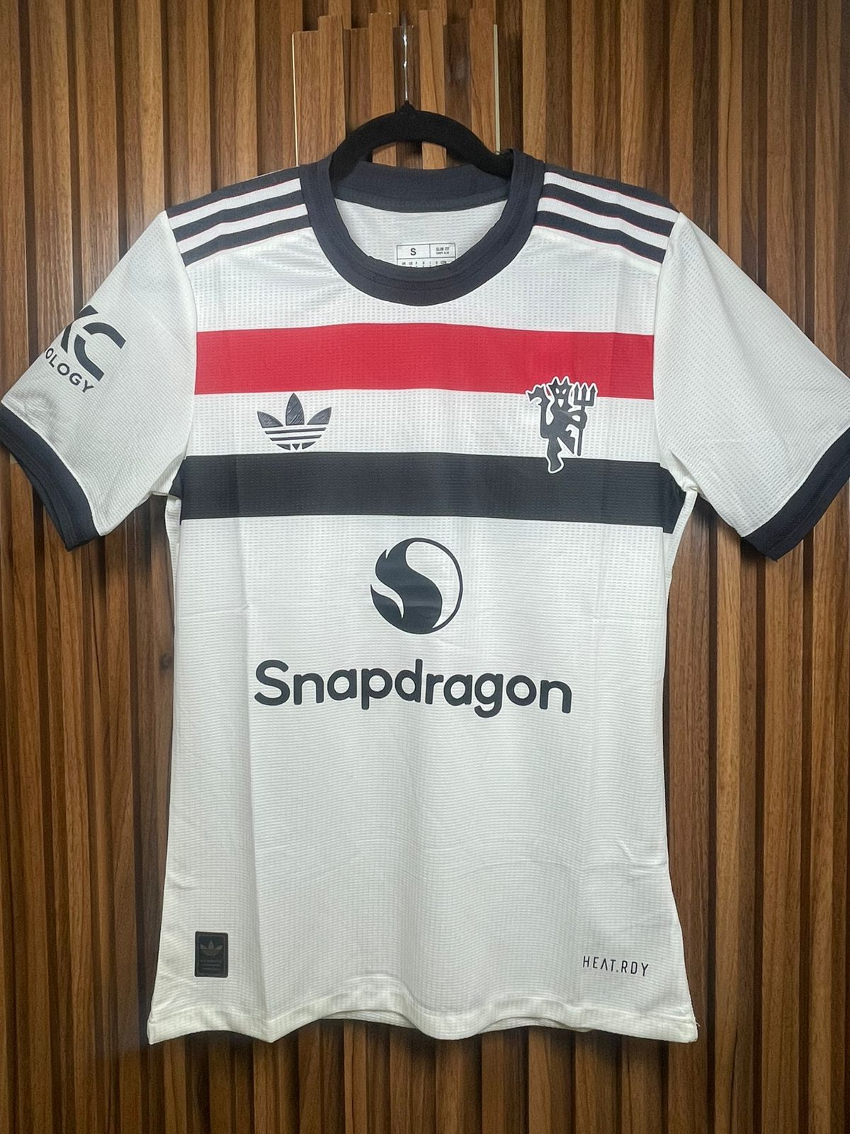 Jersey Manchester United Gala  24 V. Jugador
