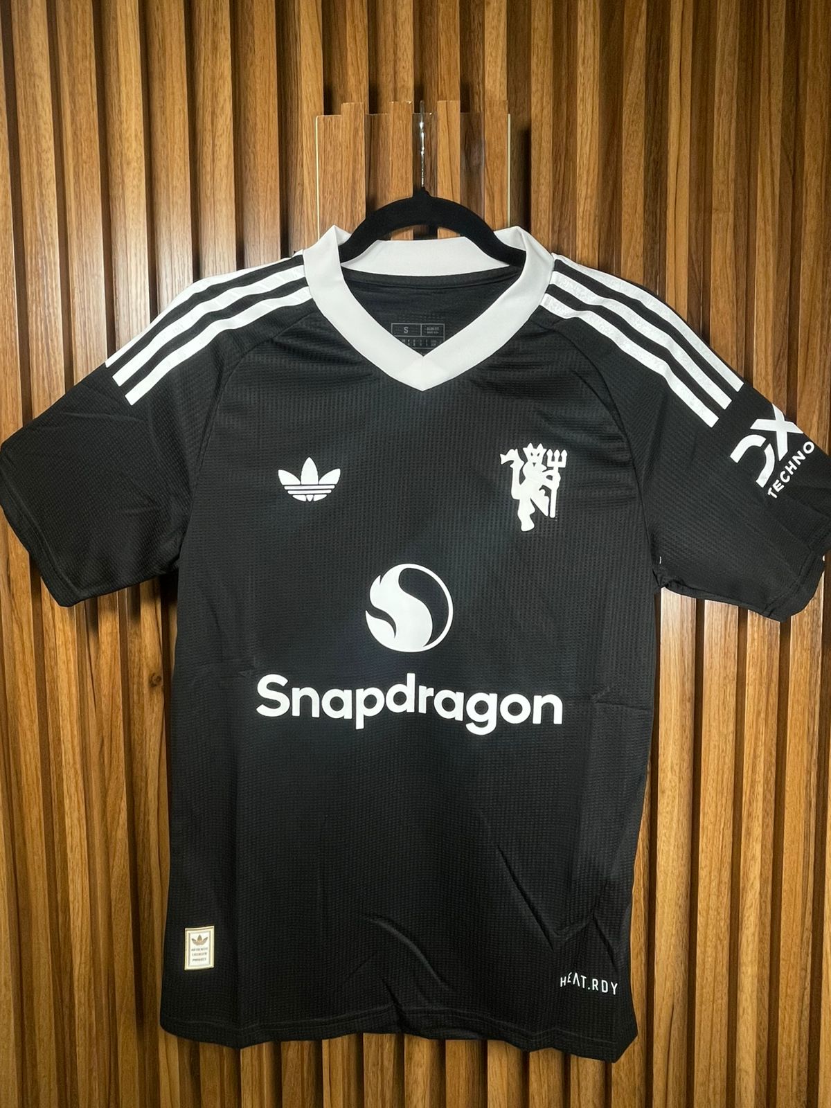 Jersey Manchester United Portero Negro 25-26 V. Jugador