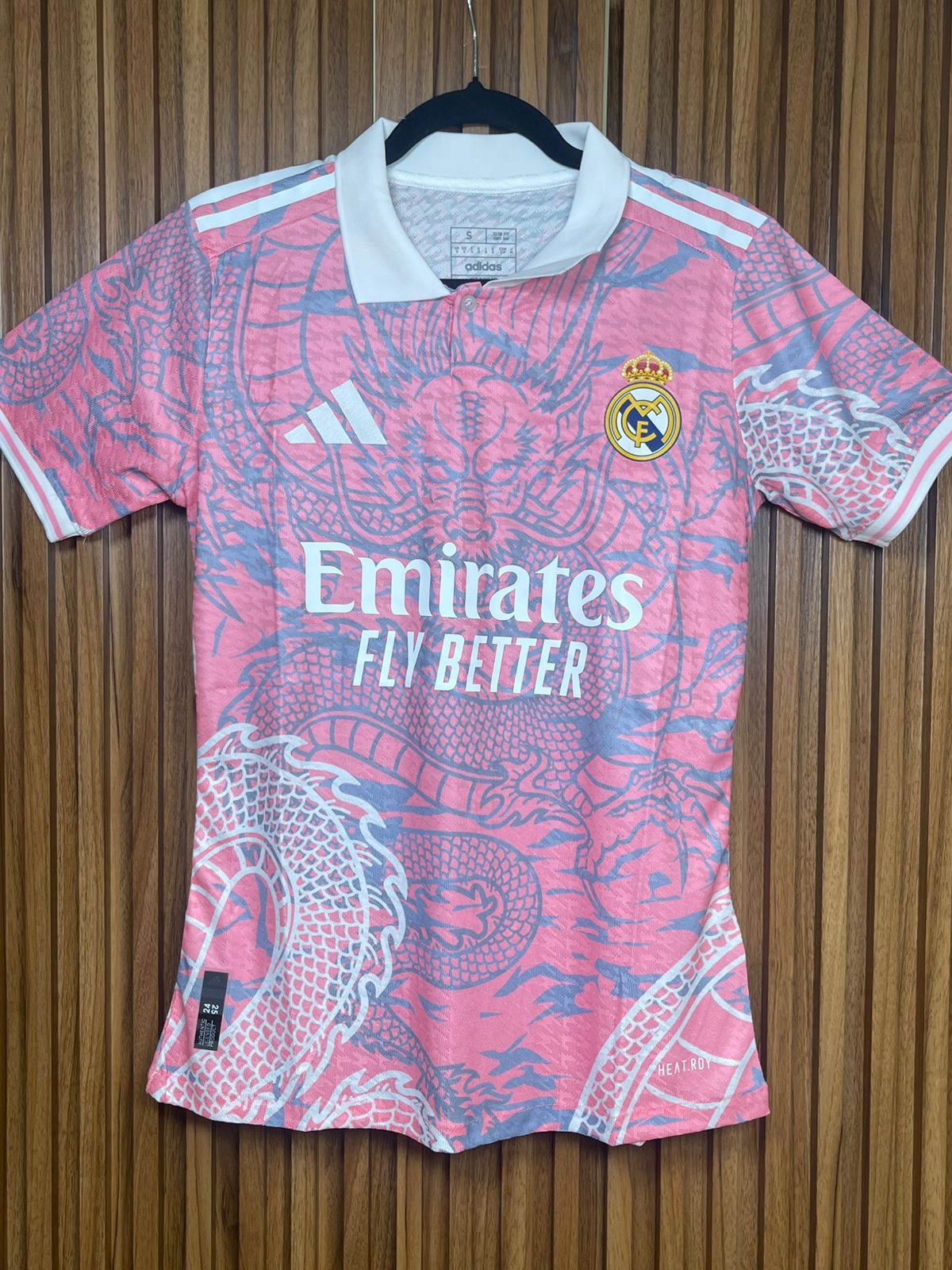 Jersey Real Madrid Dragon Rosa 25-26 V. Jugador