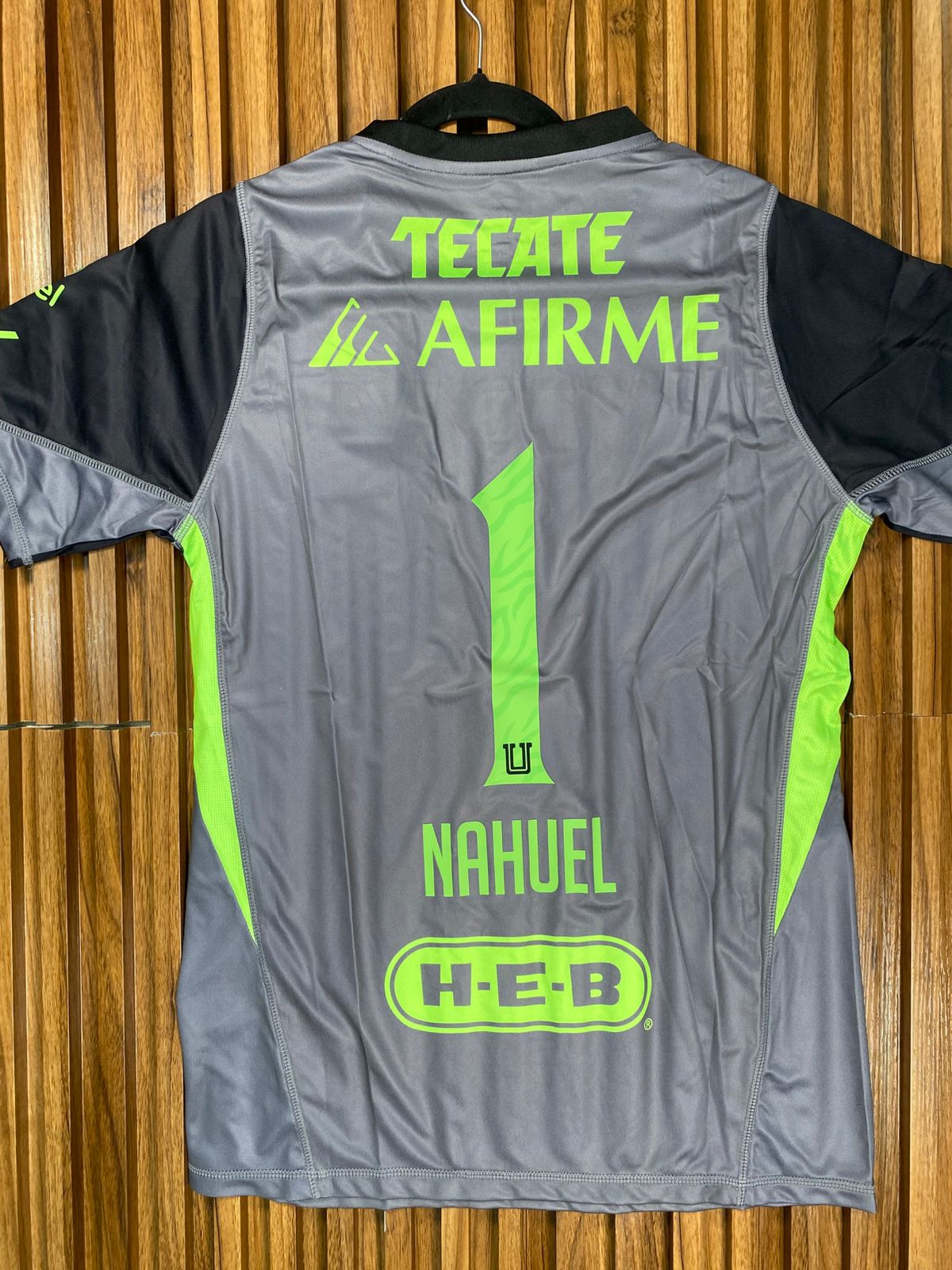 Jersey Tigres portero negro con gris 25-26 NAHUEL V. Jugador