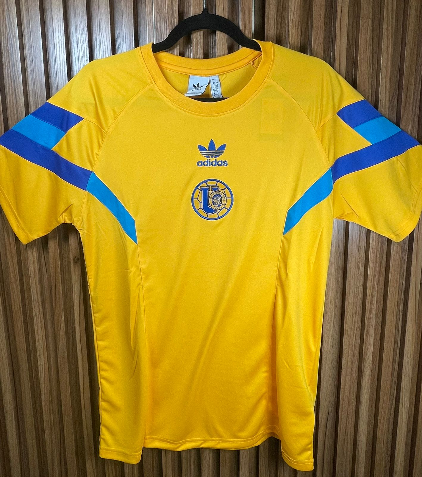 Jersey tigres de viaje 25