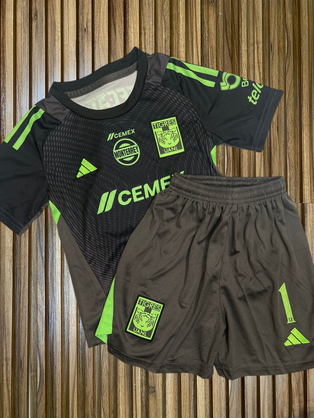 Jersey Tigres Portero Negro con Gris 25-26 NAHUEL