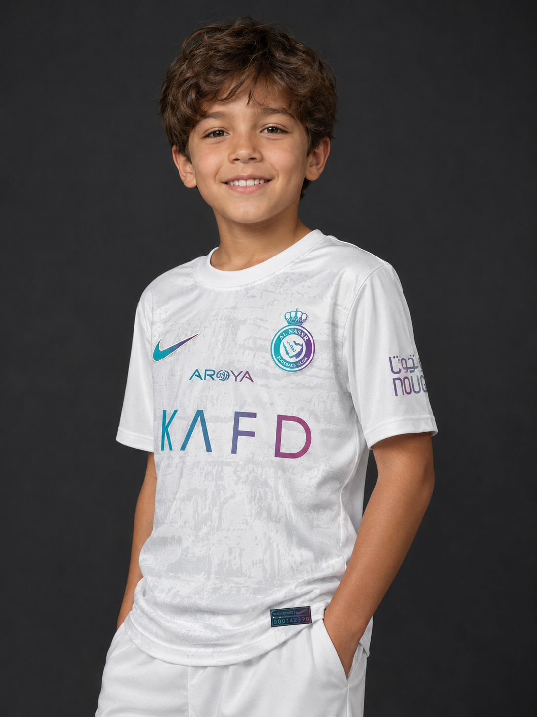 Jersey Al Nassr 23-24 Infantil con modelo - GOAT SPORTS