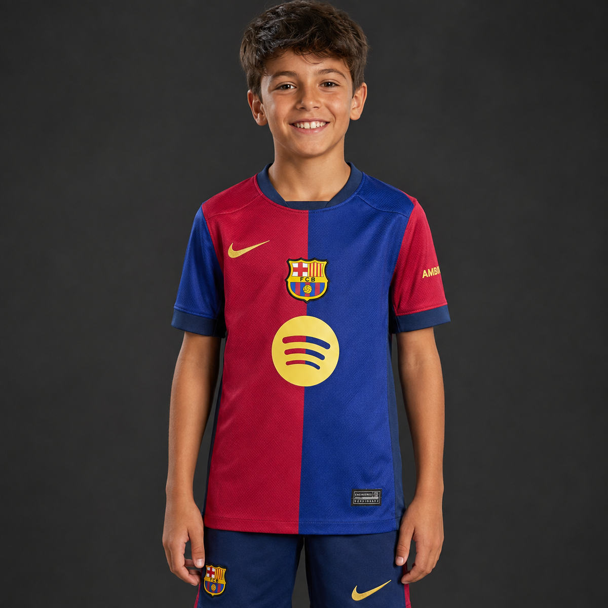 Jersey Barcelona Local 24-25 Infantil con modelo - GOAT SPORTS