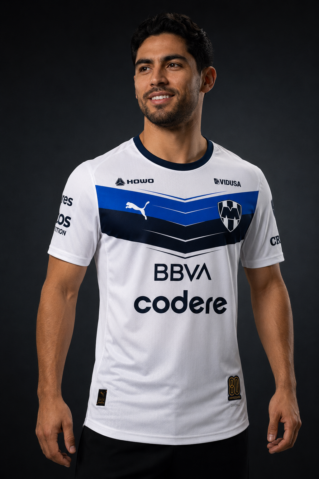 Jersey Rayados Visita 25-26 versión jugador en modelo, fotografía de estudio GOAT SPORTS