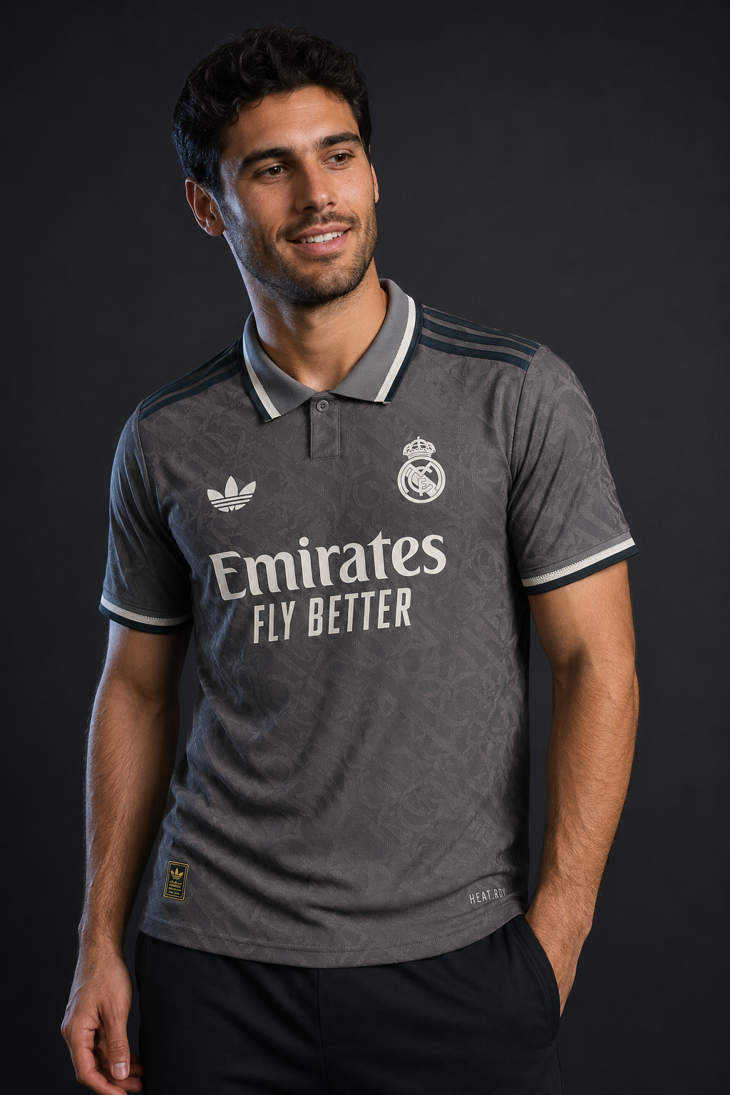 Jersey Real Madrid Visita 24-25 en modelo