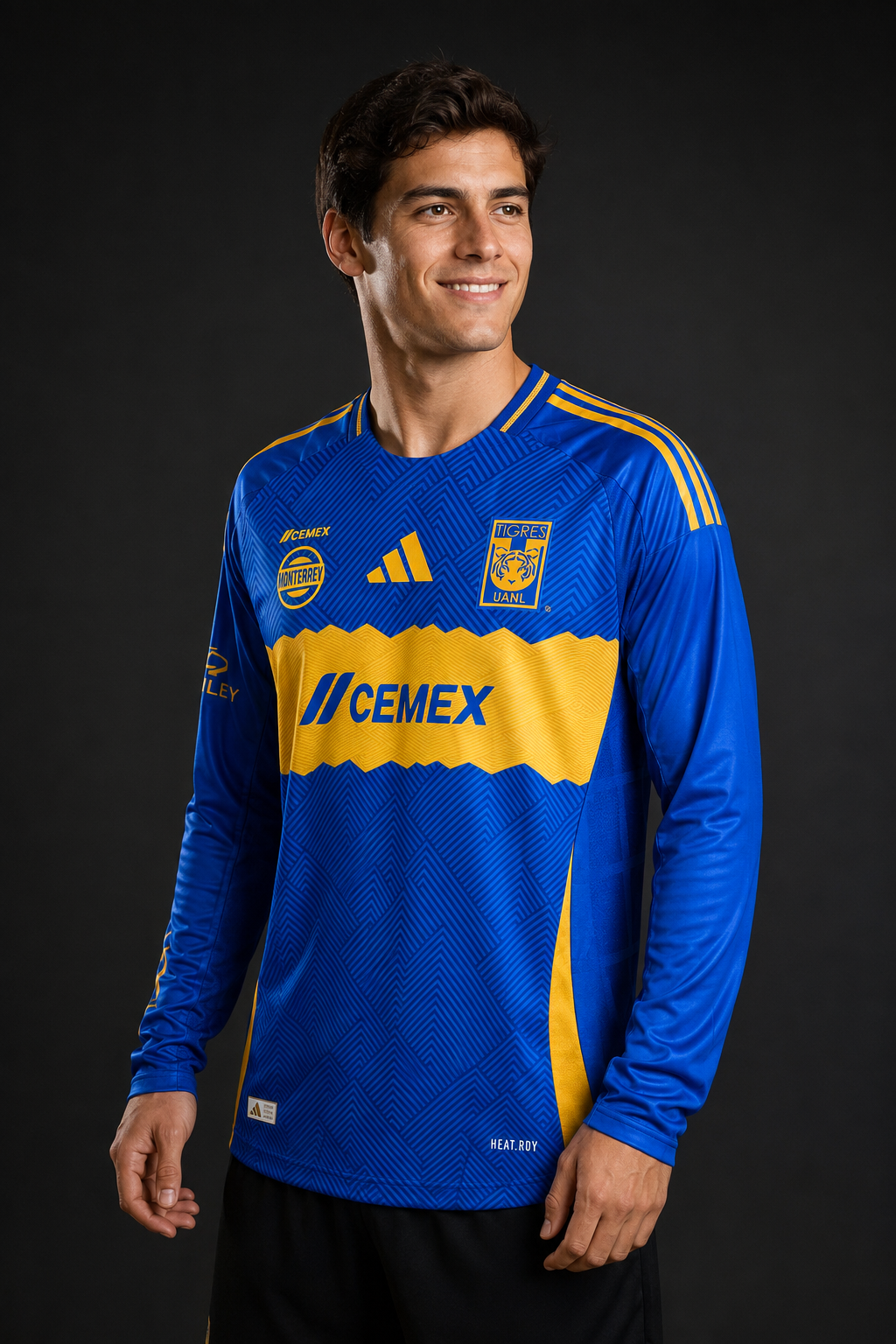 Jersey Tigres Visita ML 24-25 con modelo - GOAT SPORTS