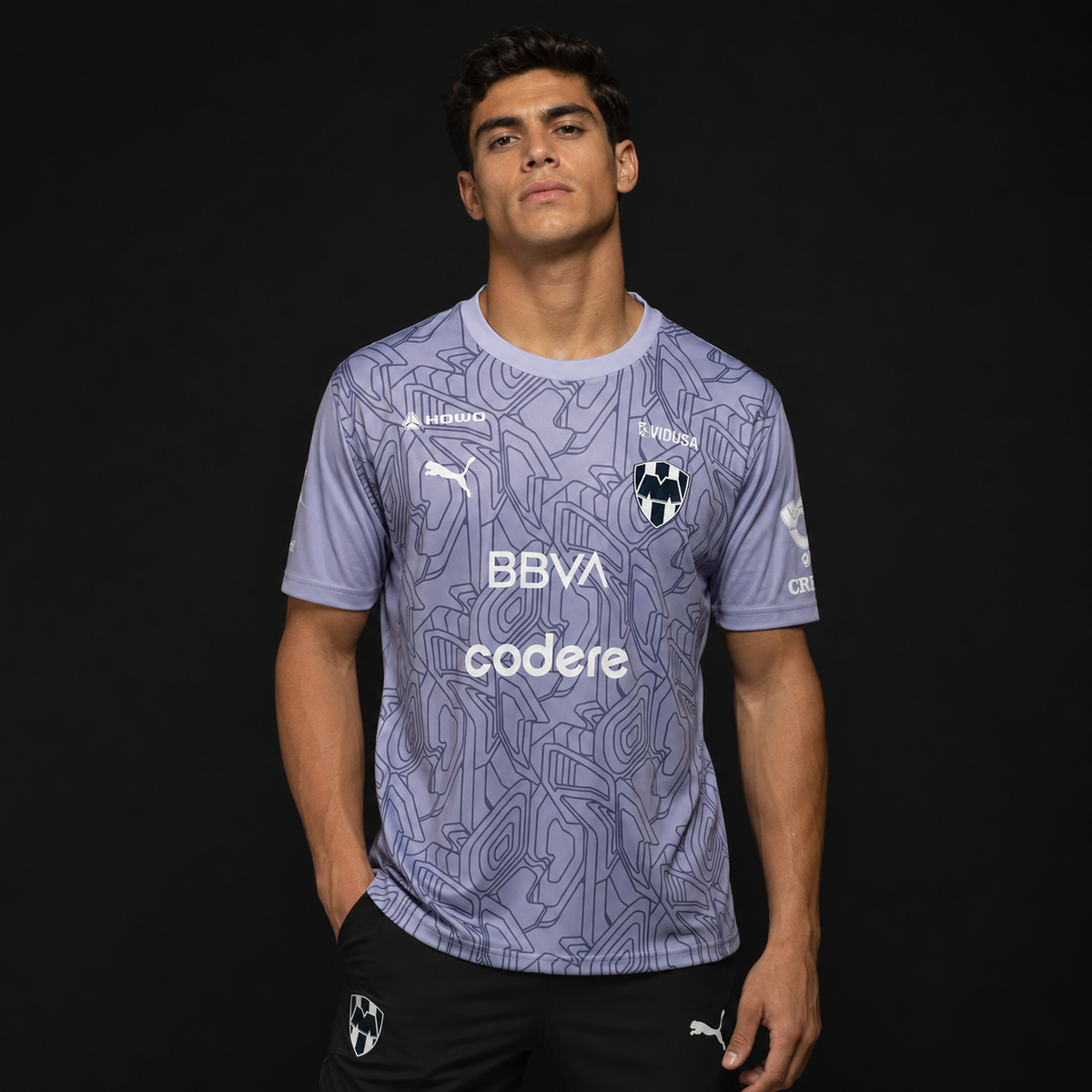 Jersey Rayados Entrenamiento con modelo