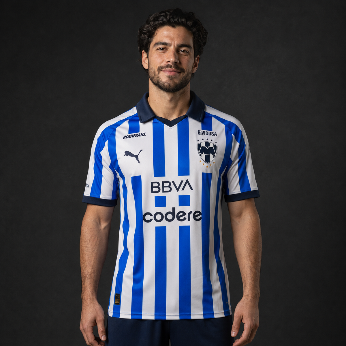 Jersey Rayados Local 23 con modelo