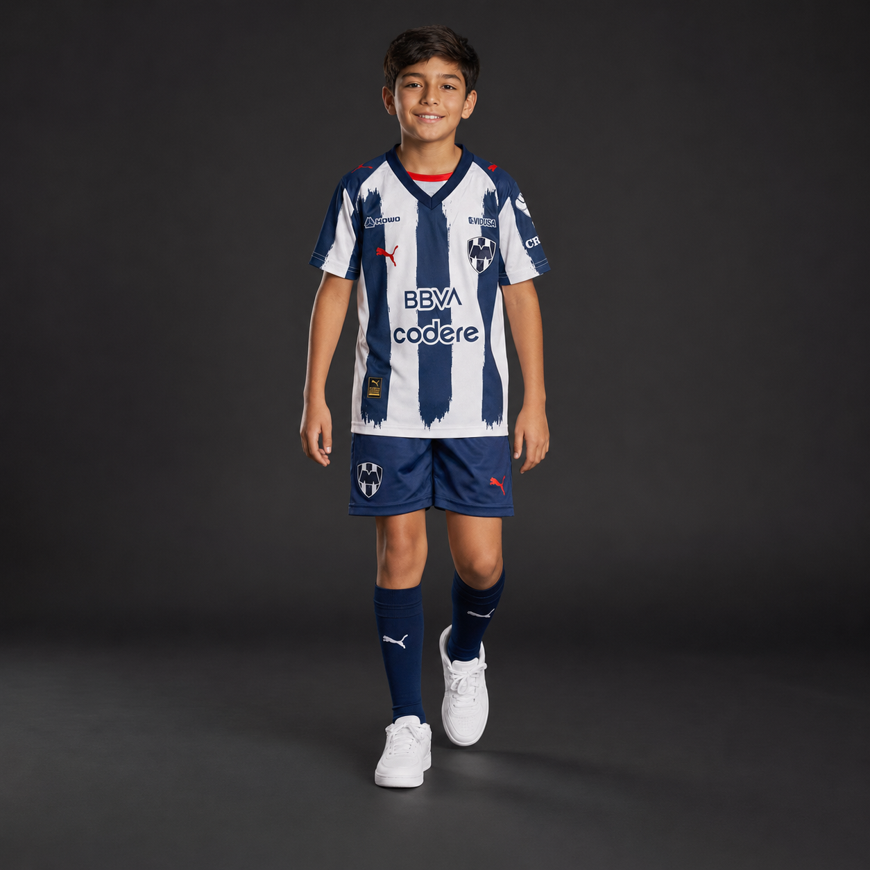 Jersey Rayados Local 25-26 Infantil en modelo
